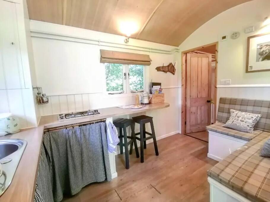 Penn Bergeyn Shepherd'S Huts เอ็กซิเตอร์ ภายนอก รูปภาพ