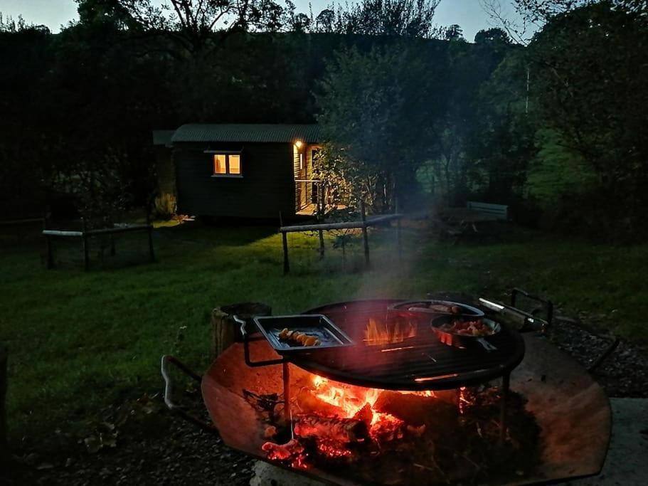 Penn Bergeyn Shepherd'S Huts เอ็กซิเตอร์ ภายนอก รูปภาพ
