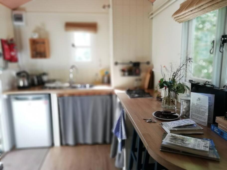 Penn Bergeyn Shepherd'S Huts เอ็กซิเตอร์ ภายนอก รูปภาพ